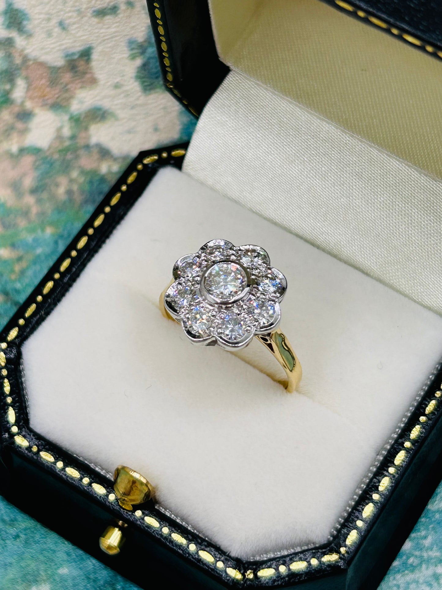 18ct Gold Diamond Daisy Cluster Ring