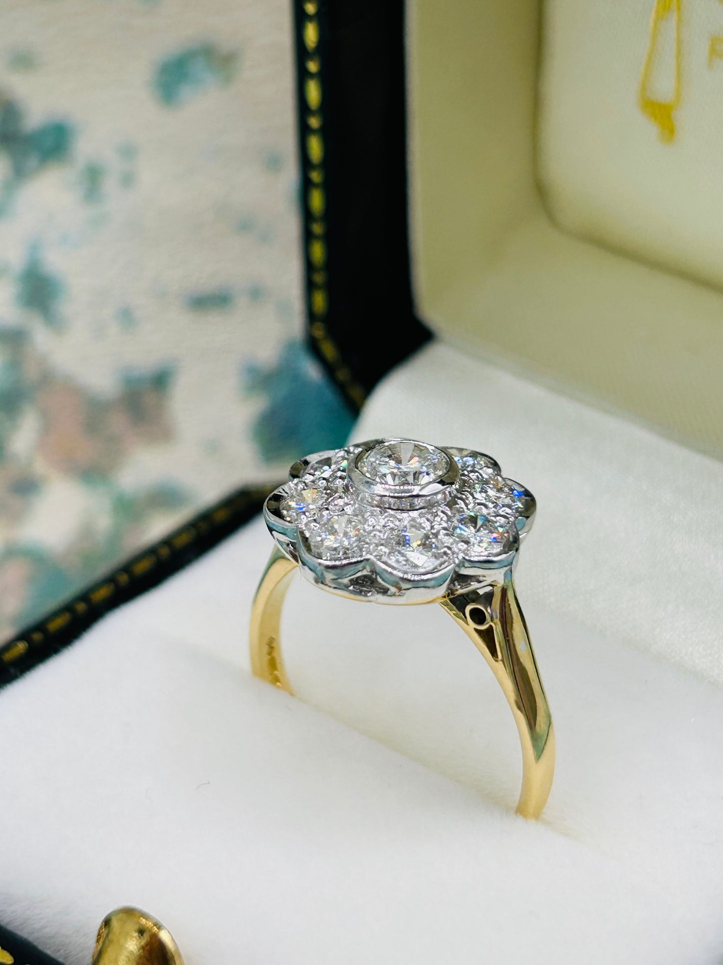 18ct Gold Diamond Daisy Cluster Ring