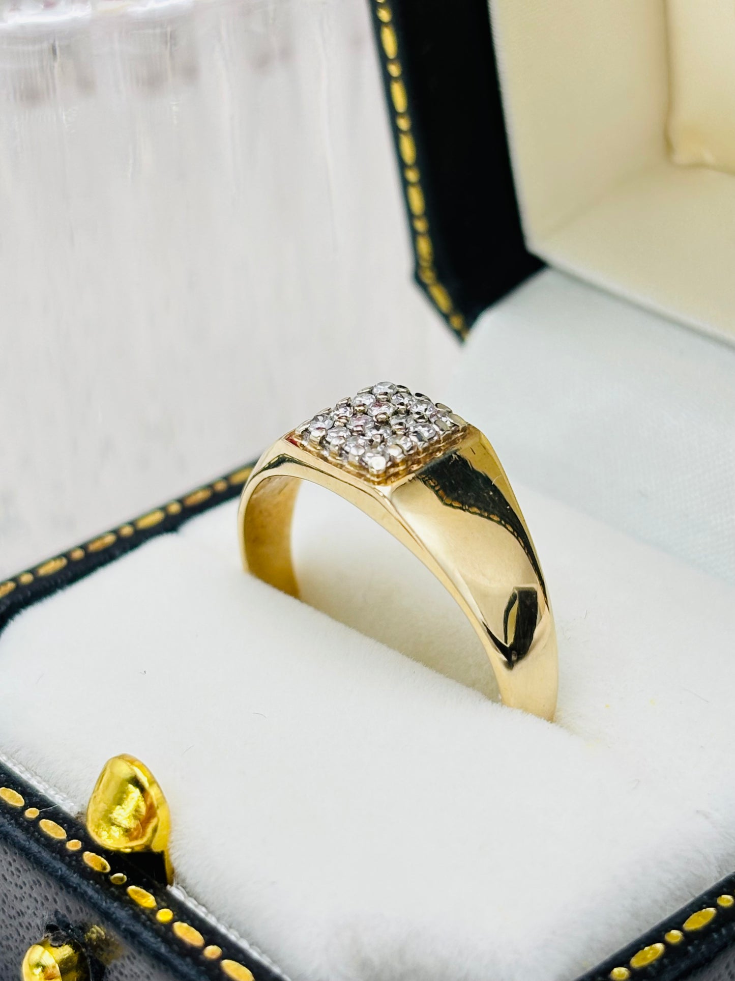 9ct Yellow Gold Gents Diamond Ring - Pre-owned