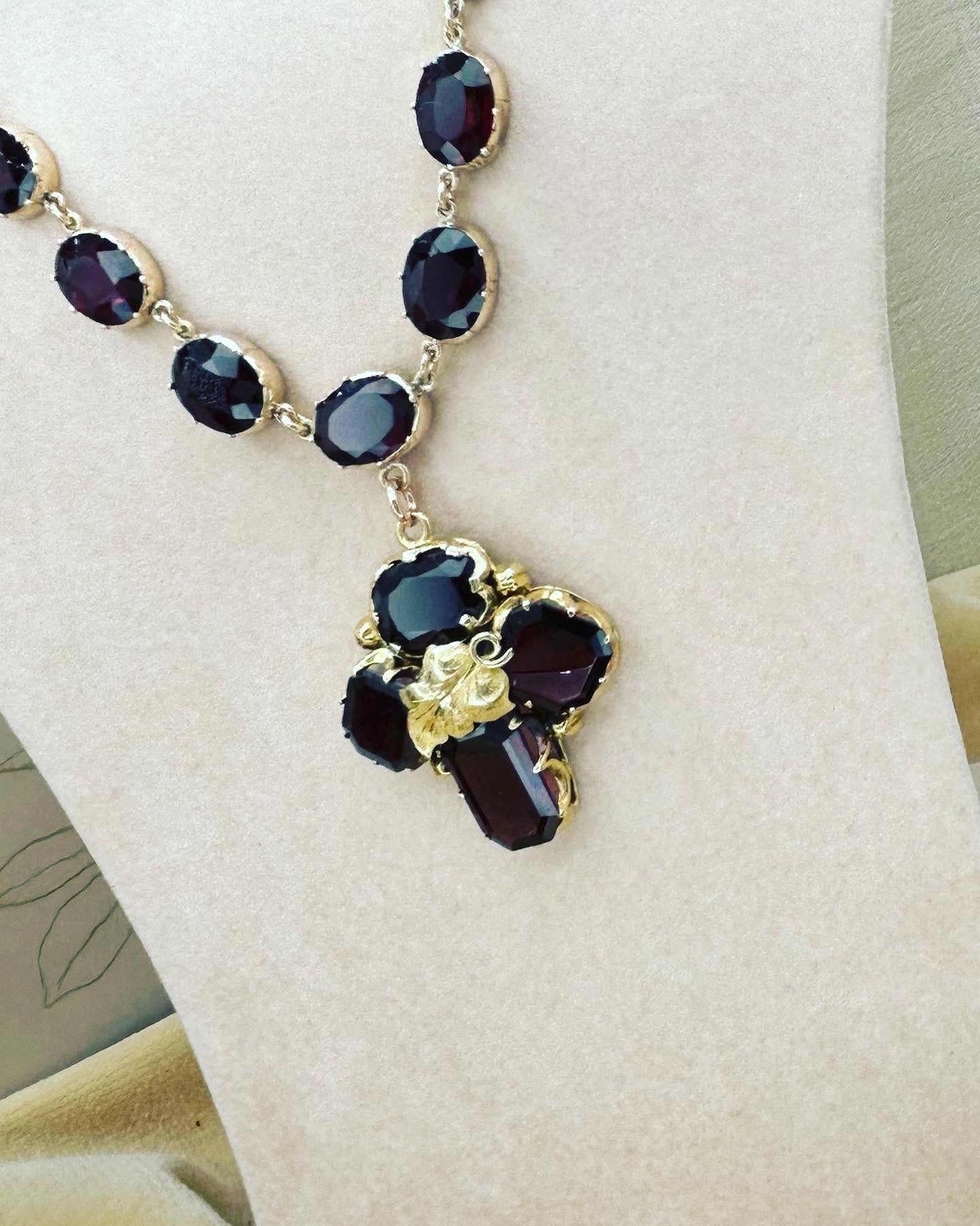Georgian Garnet Rivière necklace