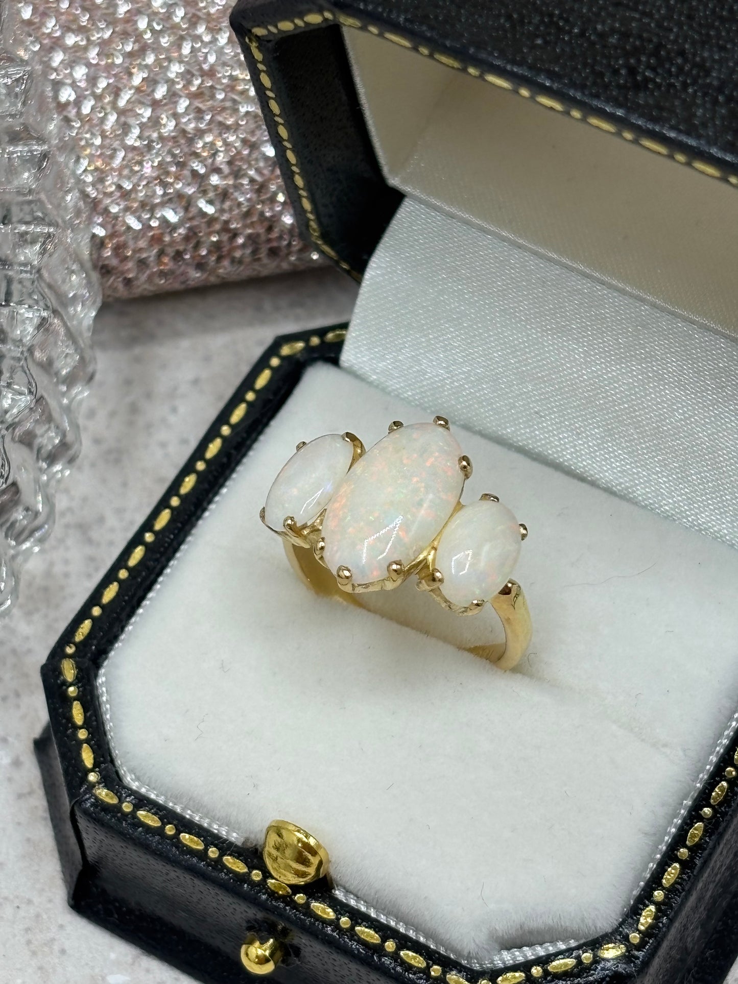 18ct Gold Opal Ring - pre-owned