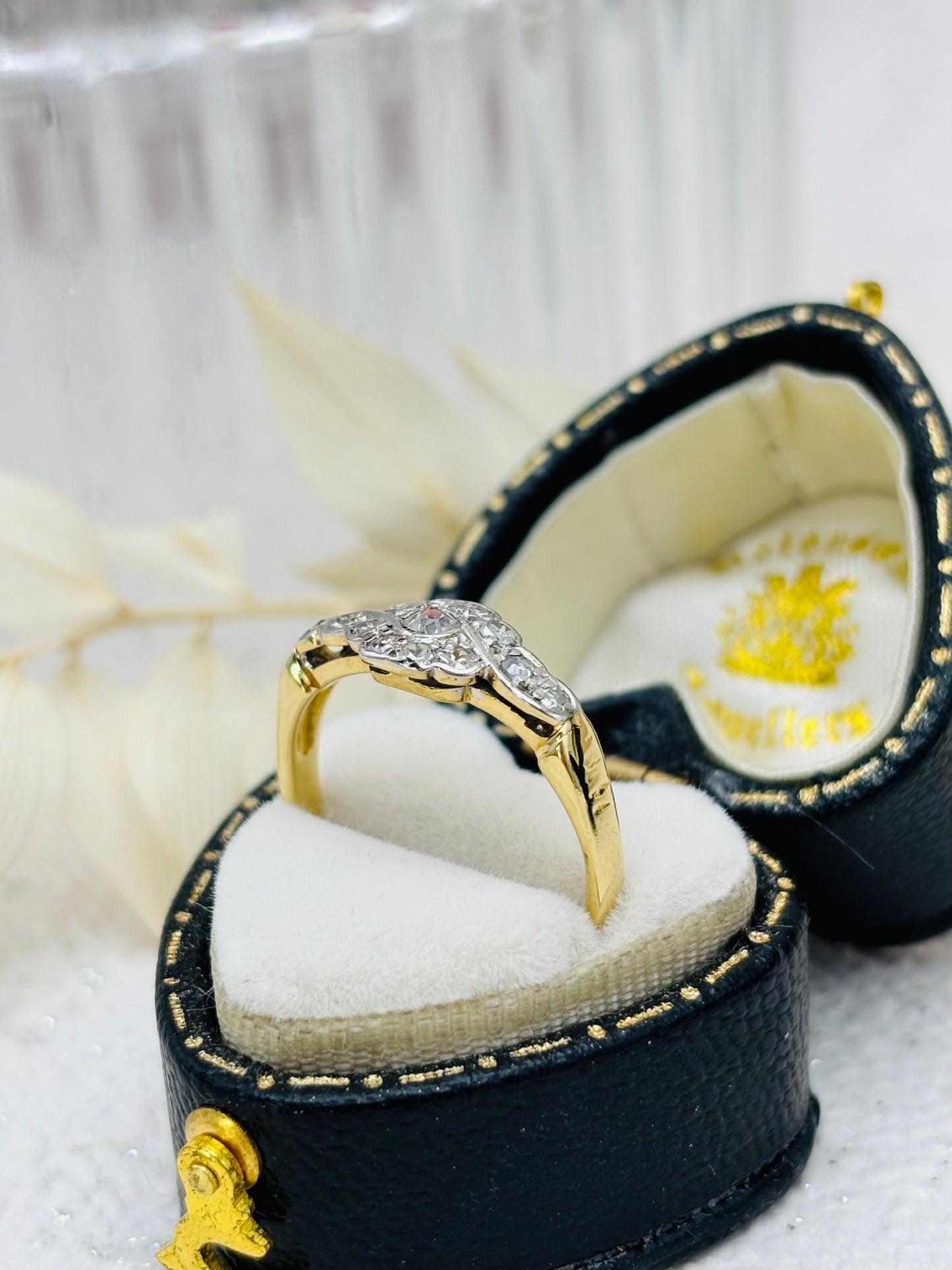 Vintage 18ct Gold Diamond Daisy Cluster Ring.