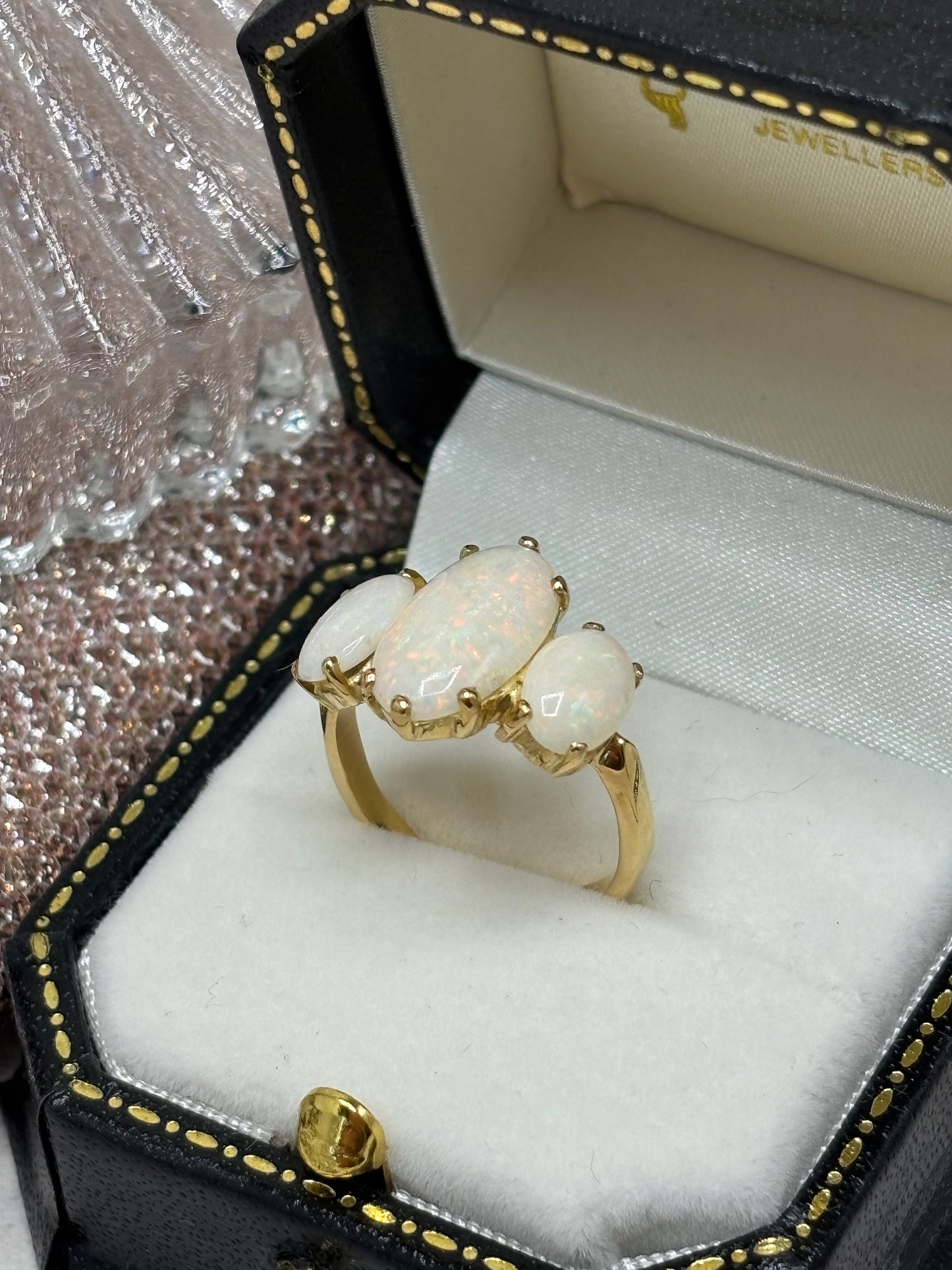18ct Gold Opal Ring - pre-owned