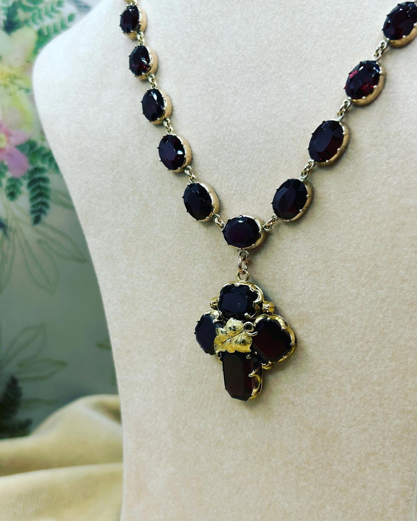 Georgian Garnet Rivière necklace