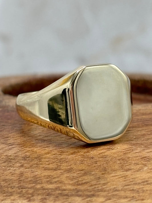 Vintage Solid 9ct Yellow Gold Heavy Gents Signet Ring
