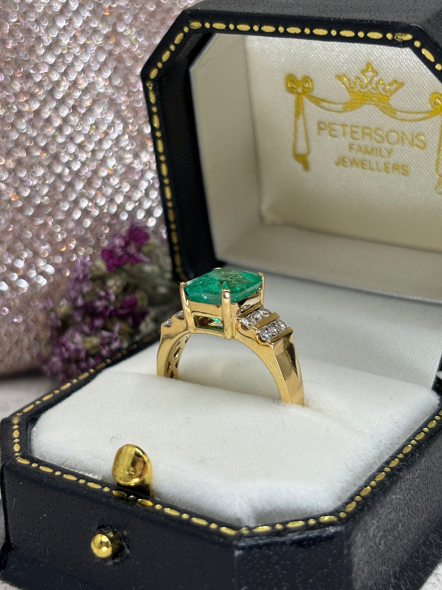 18ct Gold Emerald and Diamond Ring - pre-owned