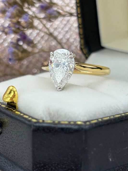 18ct Yellow Gold and Platinum Pear Cut Diamond Solitaire 2.00ct - Lab-created