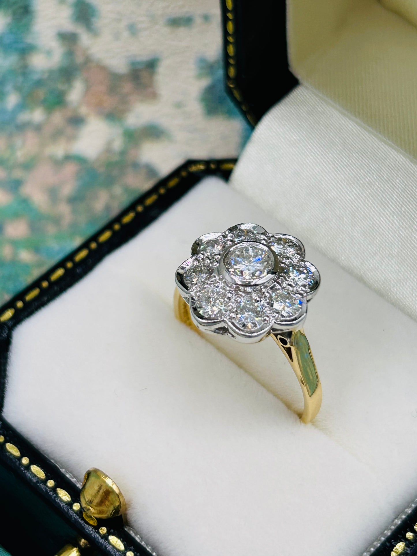 18ct Gold Diamond Daisy Cluster Ring