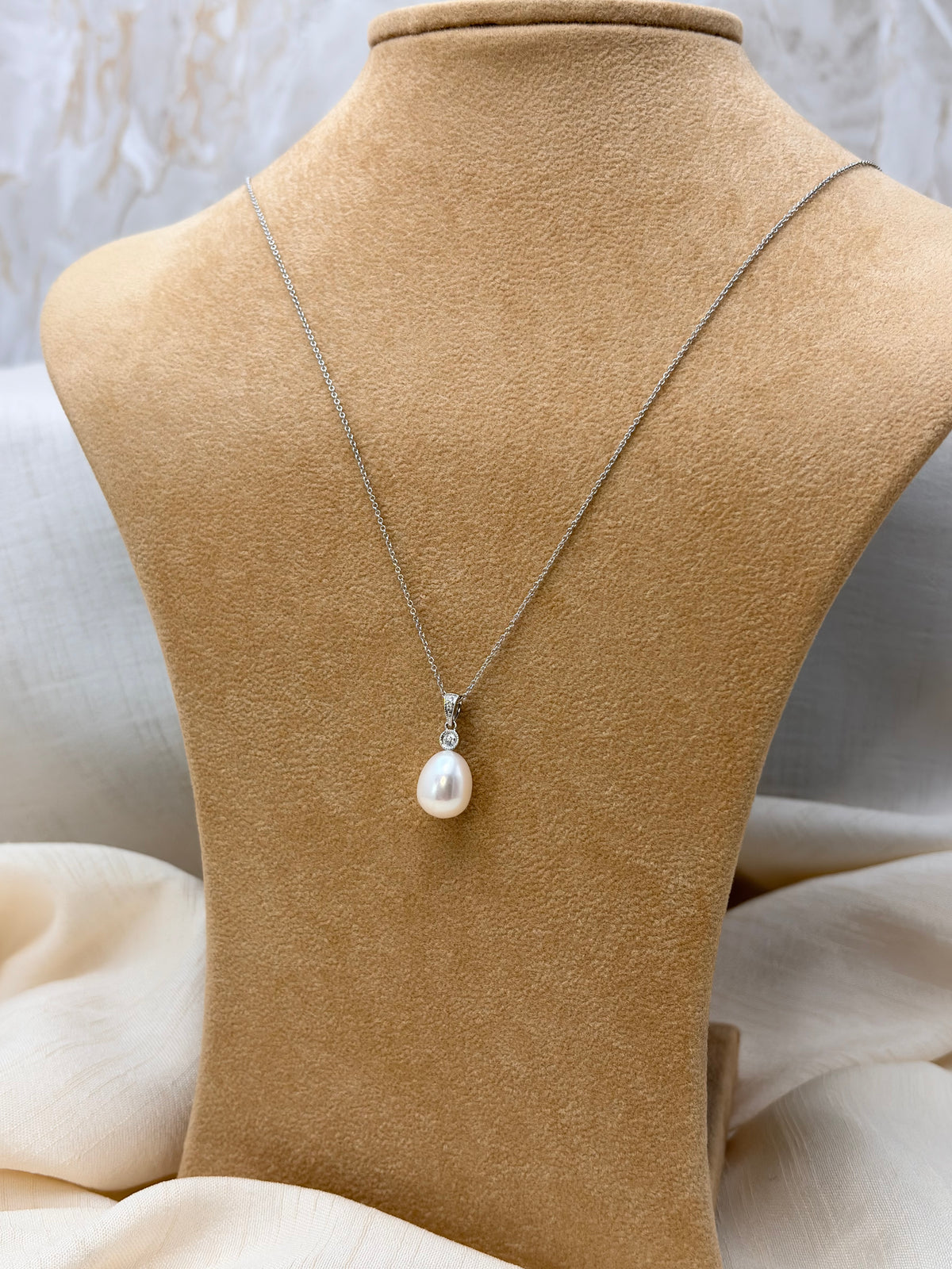 9ct White Gold Pearl and Diamond Pendant -9mm