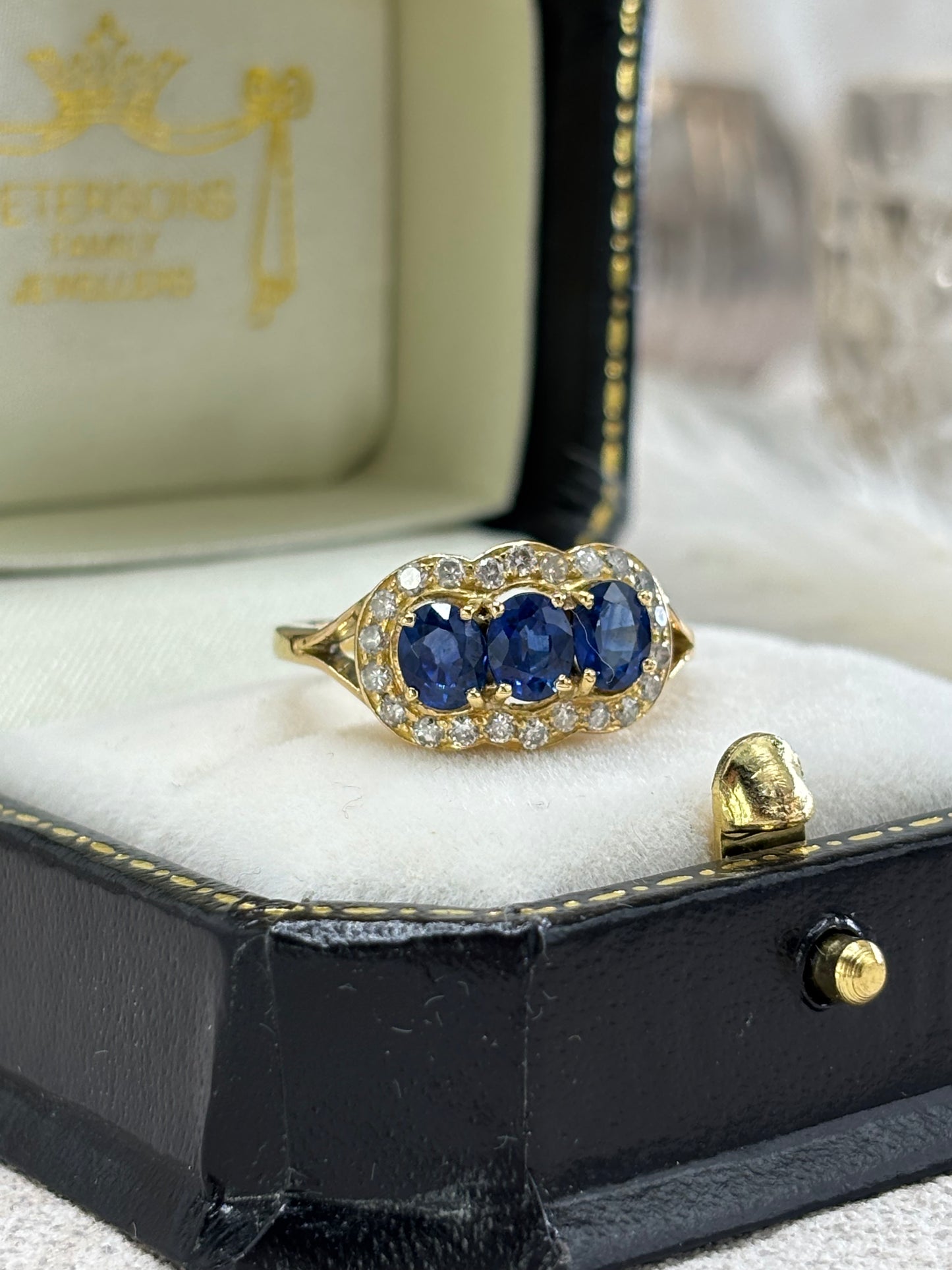 18ct Yellow Gold Sapphire and Diamond Ring - Pre-owned