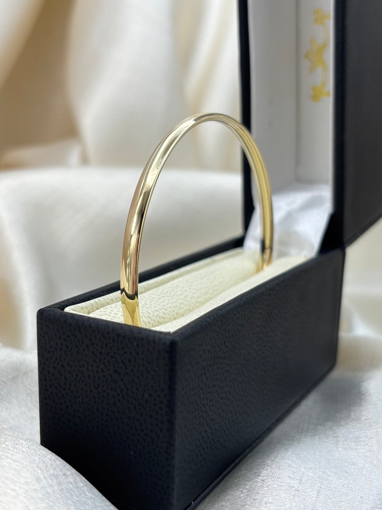 9ct Yellow Gold Solid Ladies Bangle