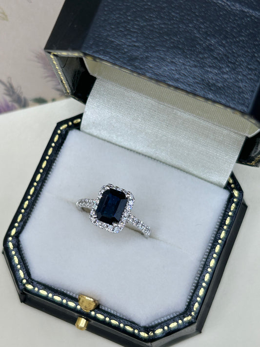 18ct White Gold Sapphire and Diamond Cluster Ring.