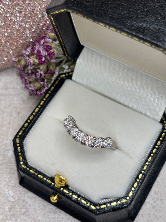 18ct White Gold Diamond Shaped Ring - pre-owned