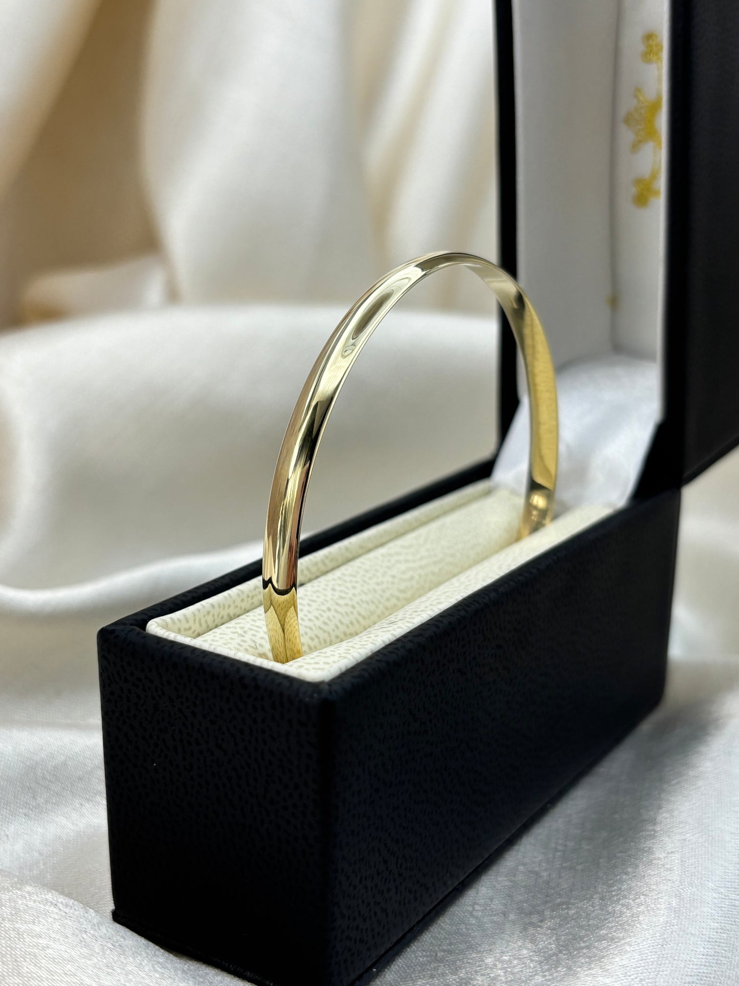 9ct Yellow Gold Solid Ladies Bangle