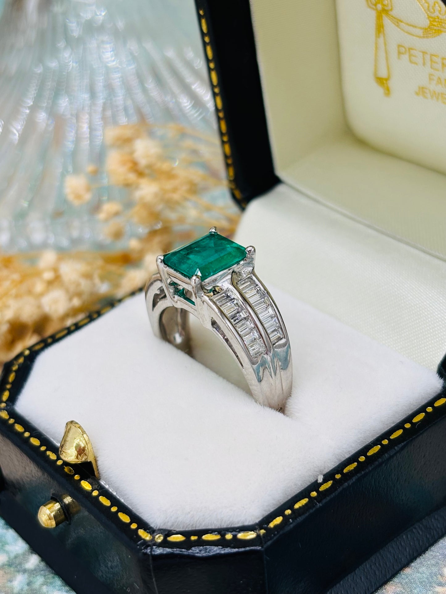 18ct White Gold Emerald and Diamond Ring - Pre-owned