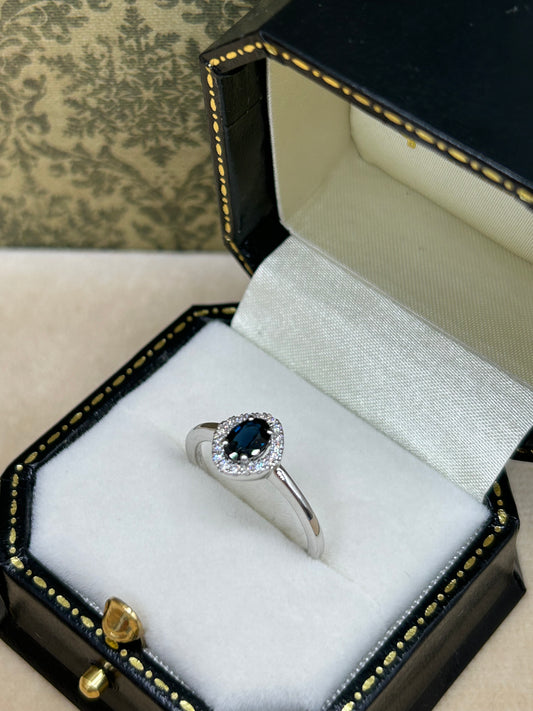 18ct White Gold Sapphire and Diamond Cluster Ring.