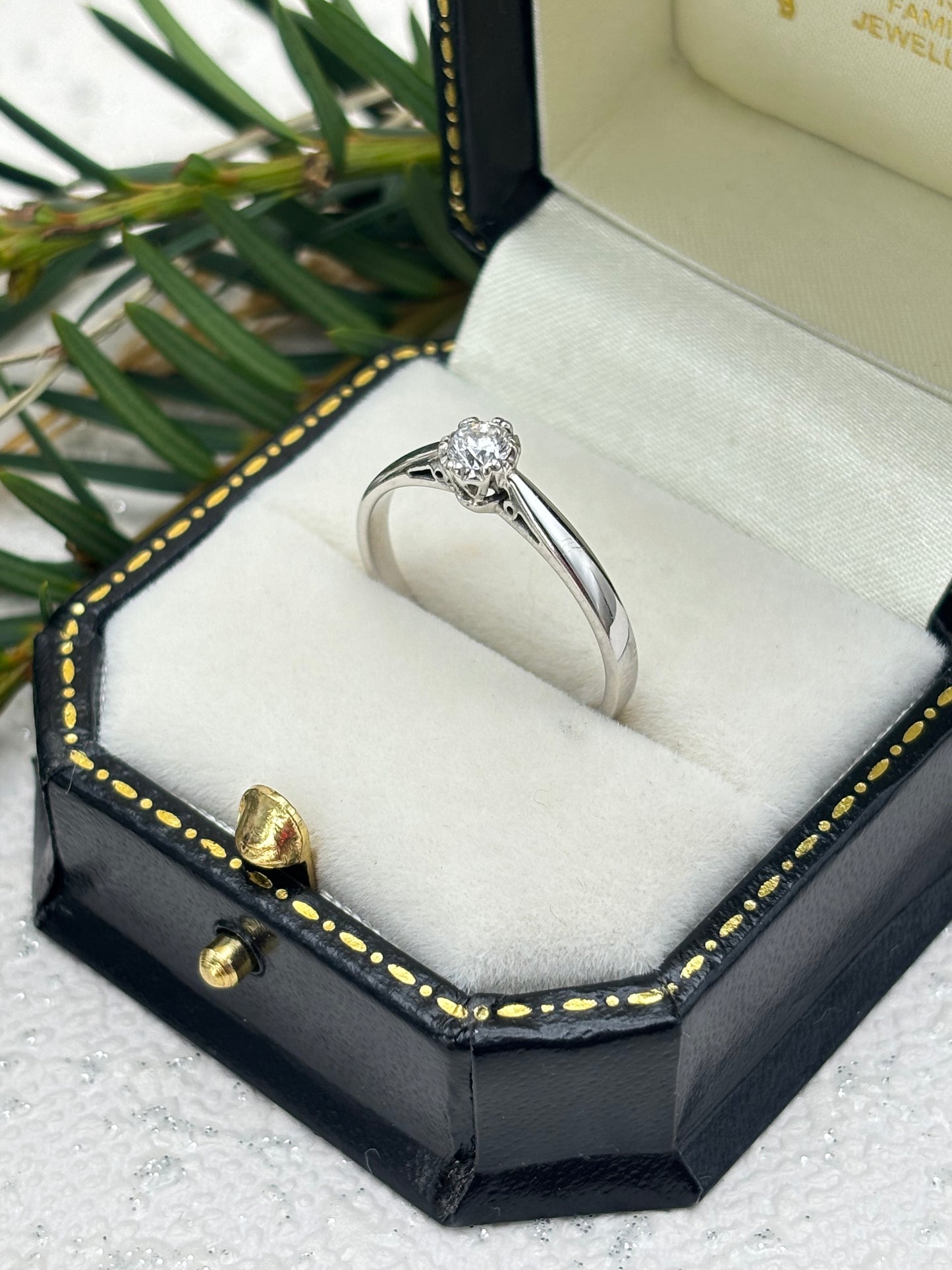 18ct White Gold Diamond Solitaire Ring - Pre-owned