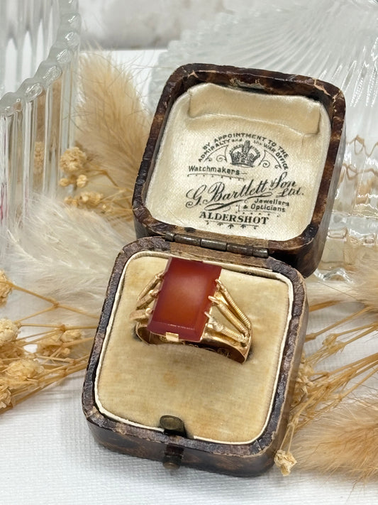 Vintage 18ct Carnelian Dress Ring.
