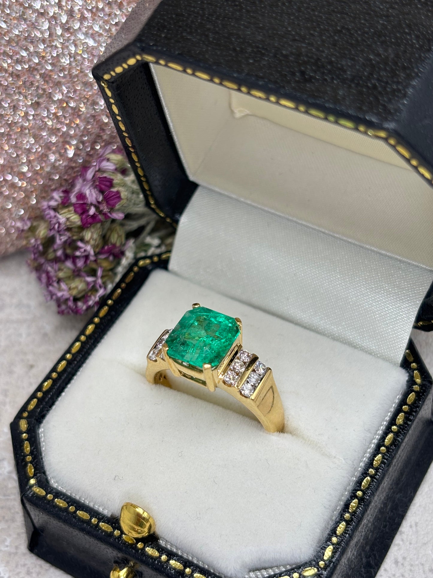 18ct Gold Emerald and Diamond Ring - pre-owned