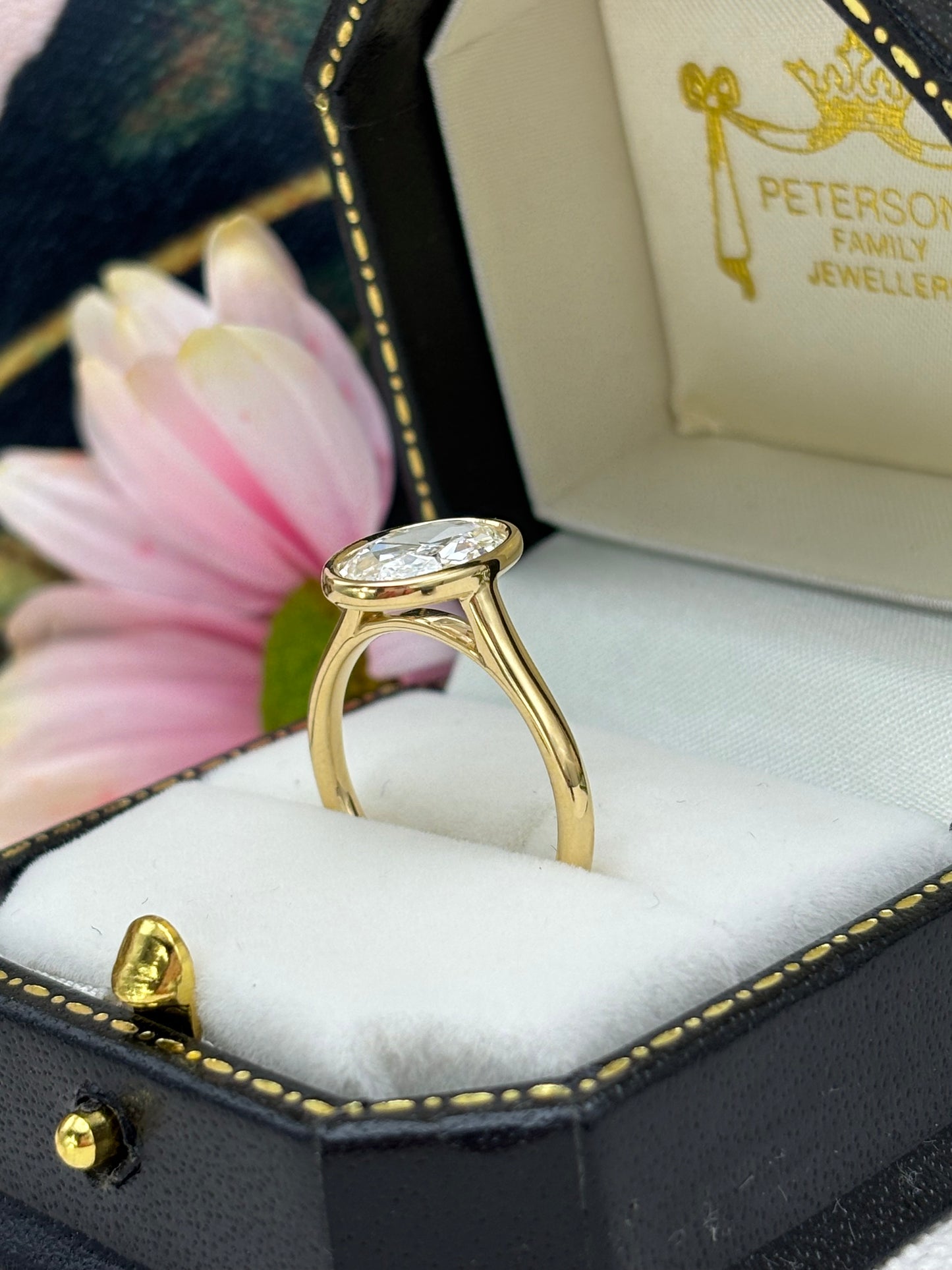 18ct Yellow Gold Oval Cut Diamond Solitaire 2.00ct - Lab-created