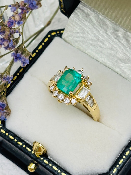18ct Yellow Gold Emerald and Diamond Cluster Ring - pre-owned