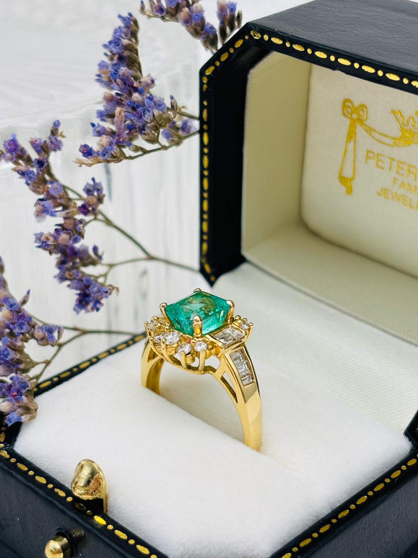 18ct Yellow Gold Emerald and Diamond Cluster Ring - pre-owned