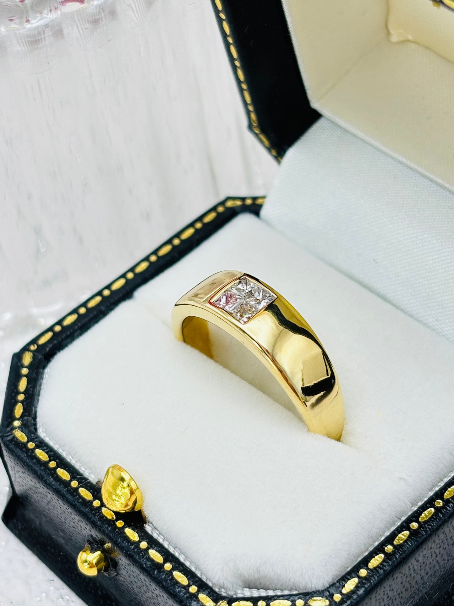 18ct Yellow Gold Gents Diamond Ring - Pre-owned
