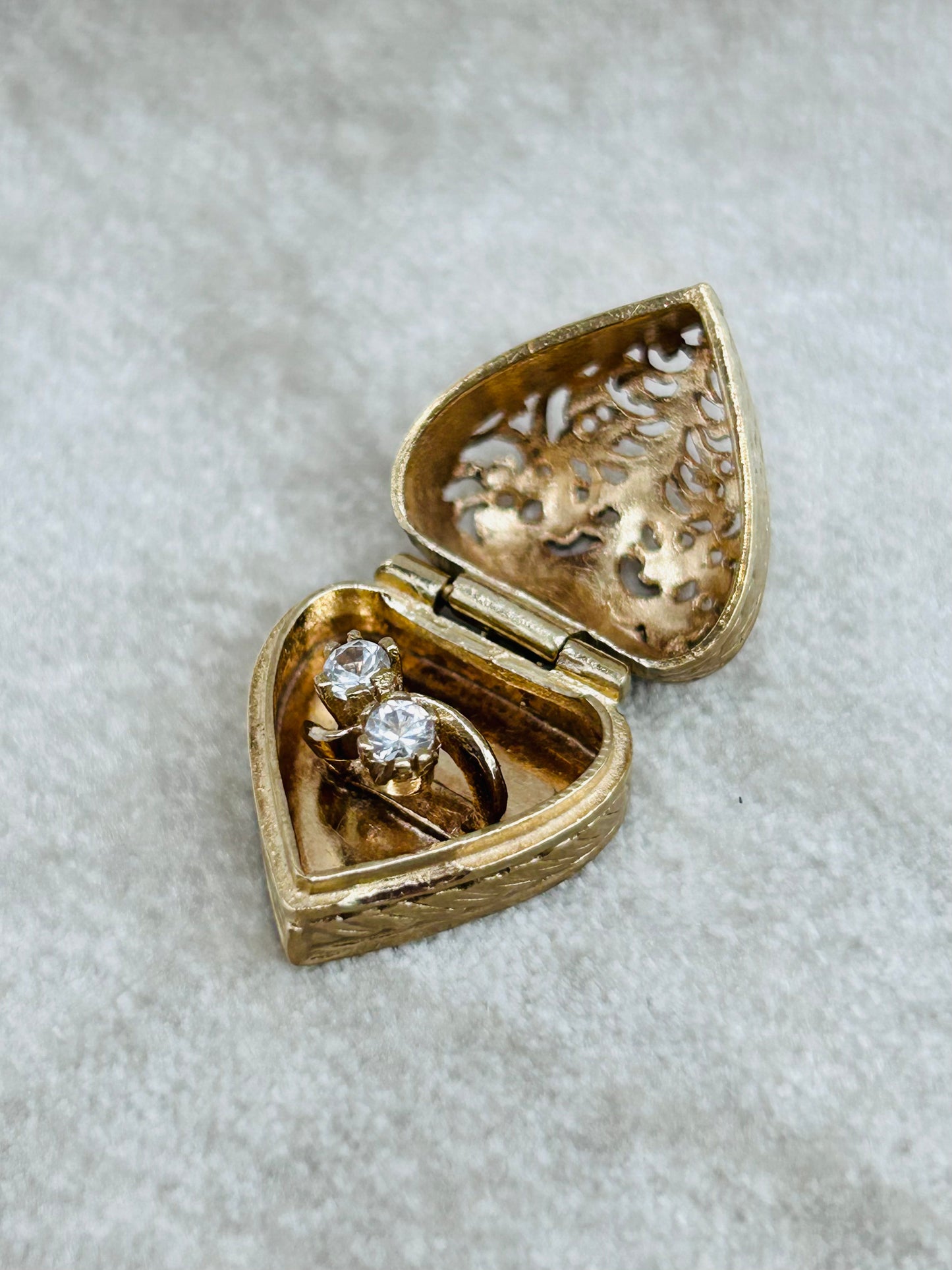 Vintage Gold Charm Heart Ring Box