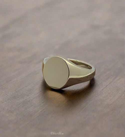 Solid 9ct Yellow Gold Oval Heavy Signet Ring.