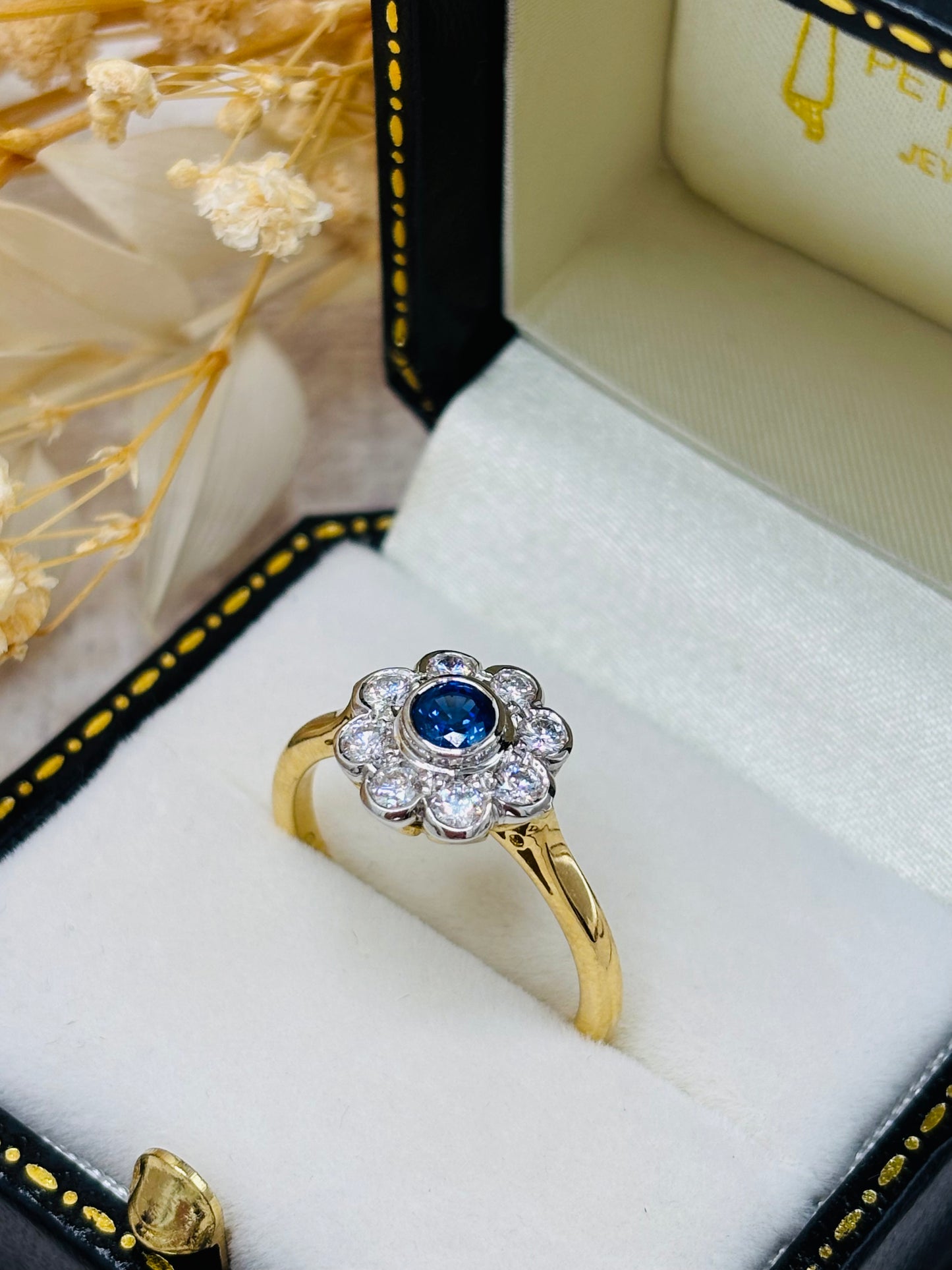 18ct Gold Sapphire and Diamond Ring Daisy Cluster.