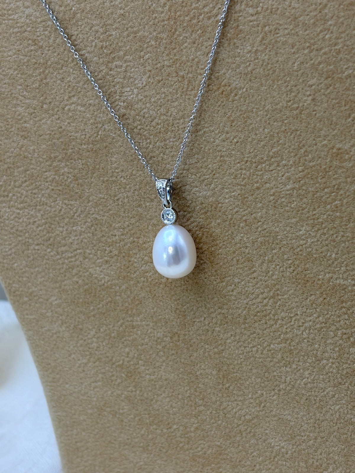 9ct White Gold Pearl and Diamond Pendant -9mm