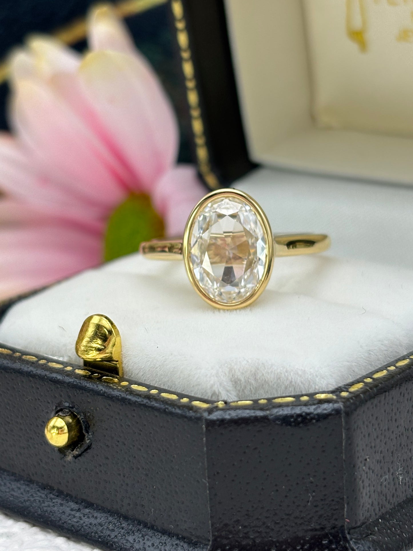 18ct Yellow Gold Oval Cut Diamond Solitaire 2.00ct - Lab-created