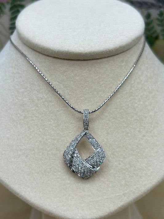 18ct White Gold Diamond Pendant