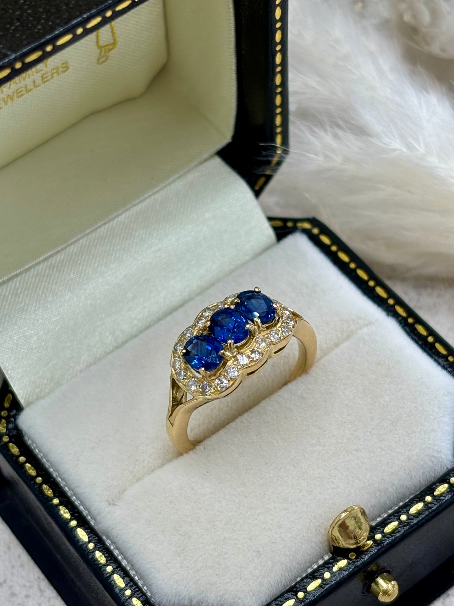 18ct Yellow Gold Sapphire and Diamond Ring - Pre-owned