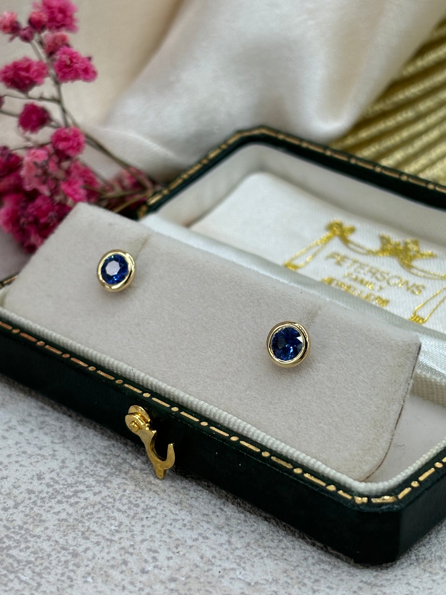 18ct Yellow Gold Sapphire Ear Studs