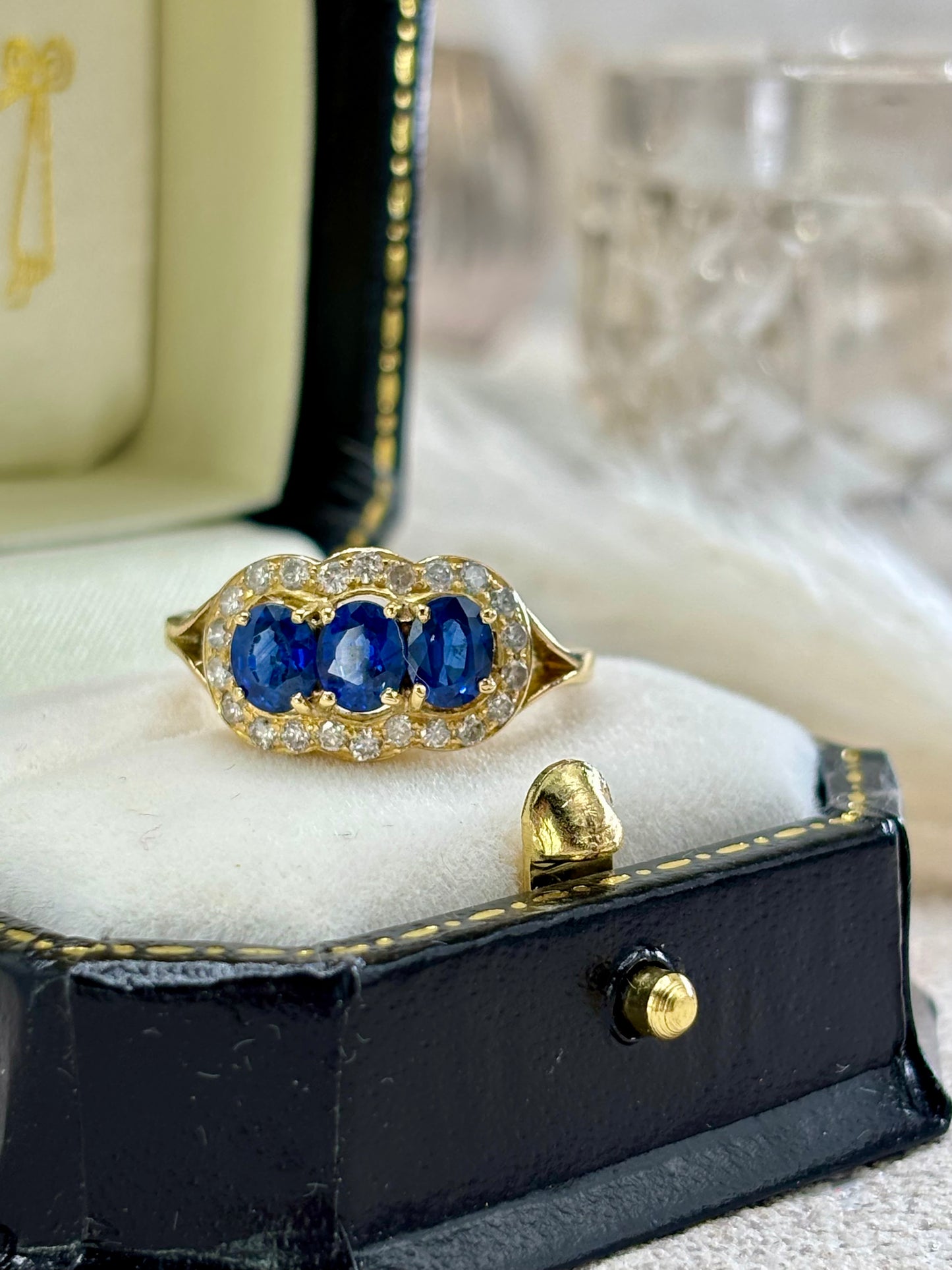 18ct Yellow Gold Sapphire and Diamond Ring - Pre-owned