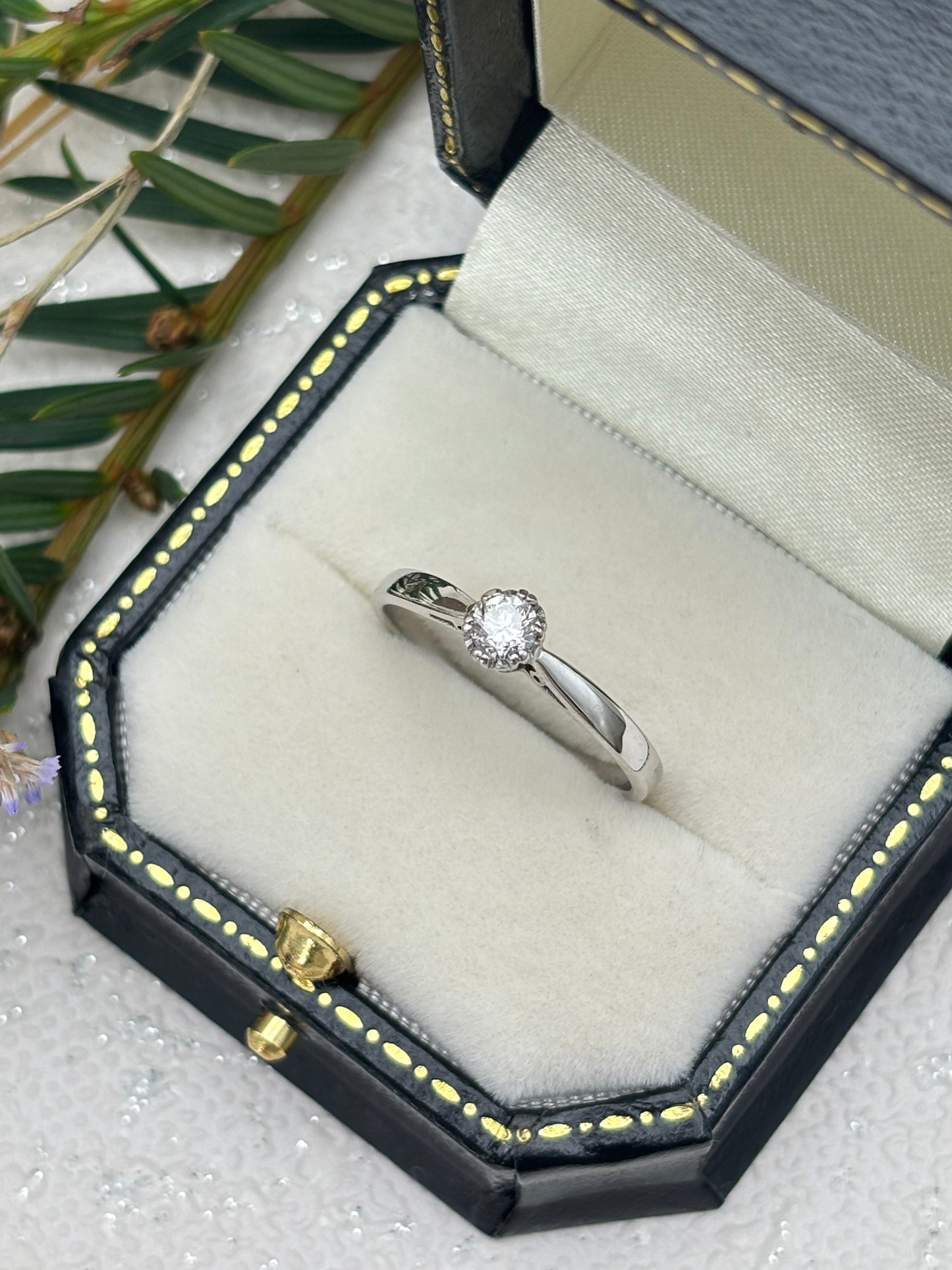 18ct White Gold Diamond Solitaire Ring - Pre-owned