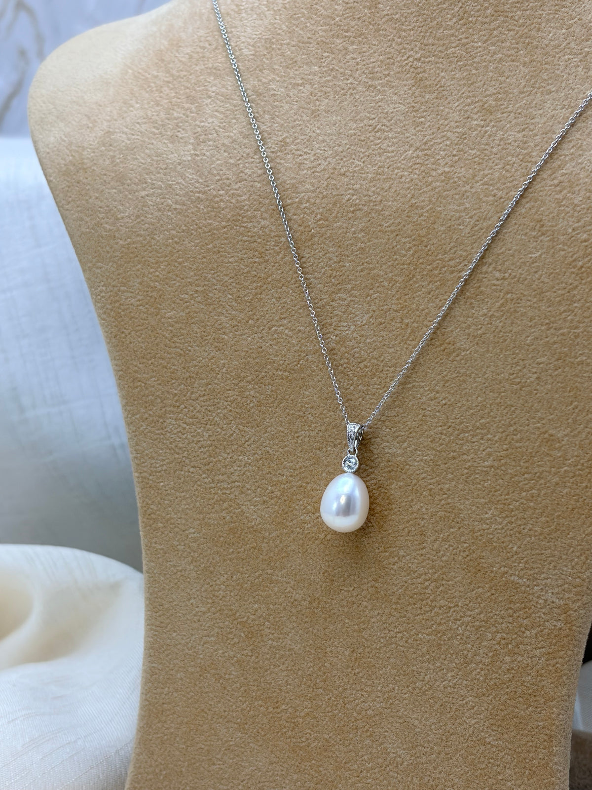 9ct White Gold Pearl and Diamond Pendant -9mm