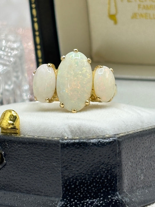 18ct Gold Opal Ring - pre-owned