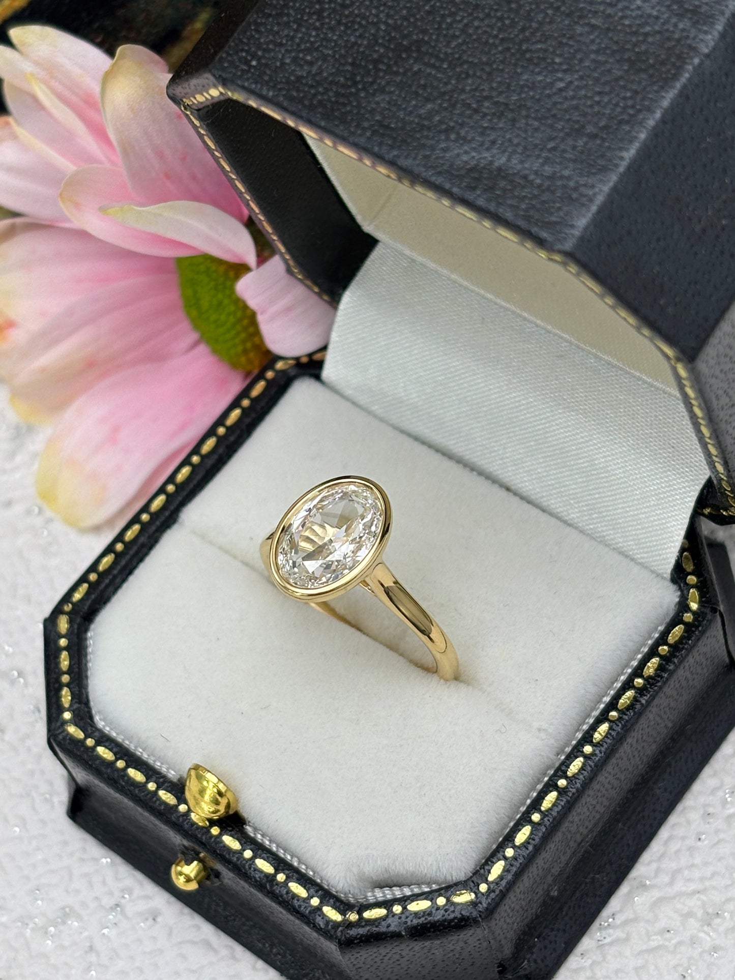 18ct Yellow Gold Oval Cut Diamond Solitaire 2.00ct - Lab-created