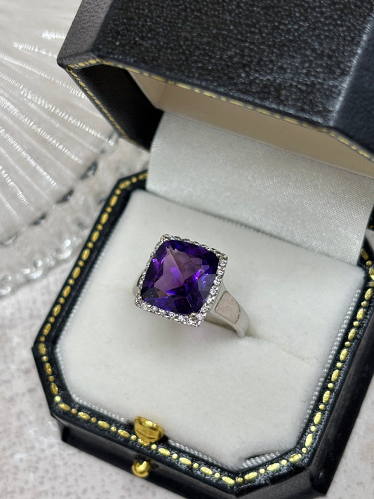 18ct Gold Amethyst and Diamond Dress Ring - Pre-owned