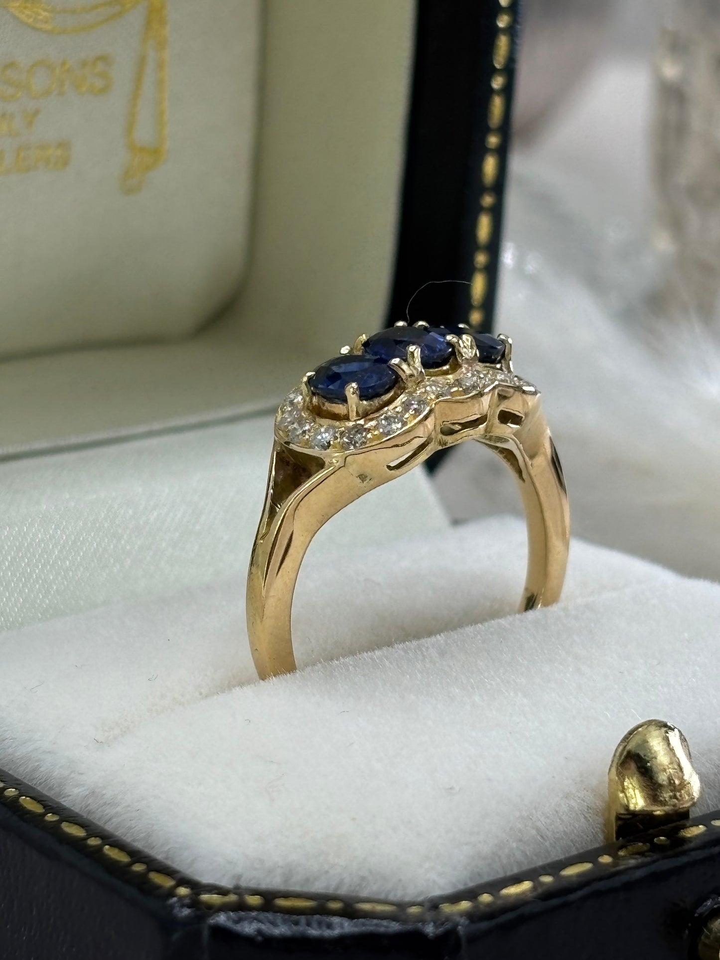 18ct Yellow Gold Sapphire and Diamond Ring - Pre-owned