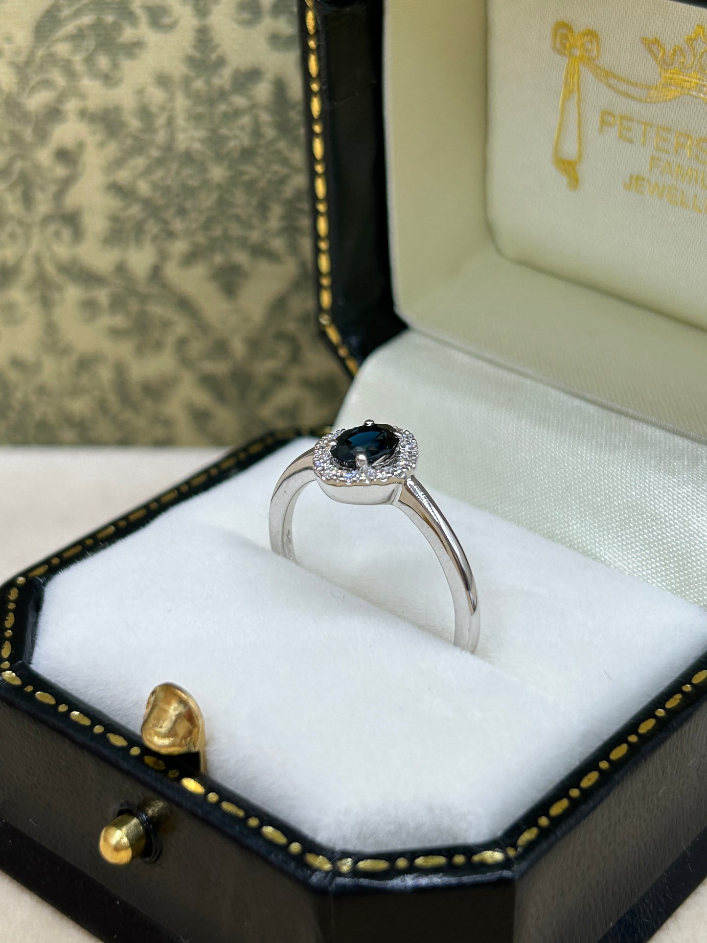 18ct White Gold Sapphire and Diamond Cluster Ring.