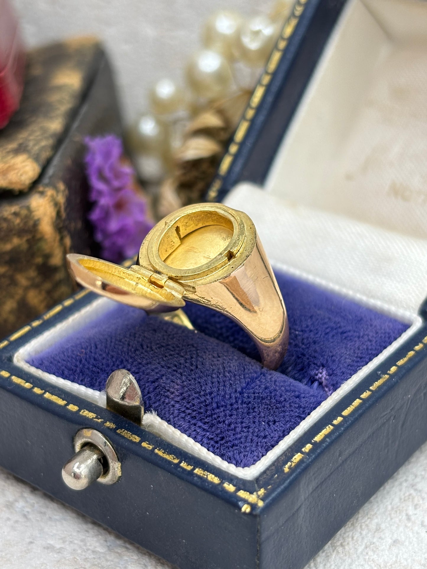 18ct Gold Poison Locket Signet Ring - Rare
