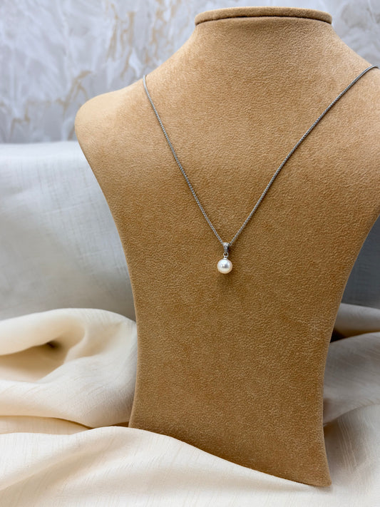 9ct White Gold Pearl and Diamond Pendant -7mm