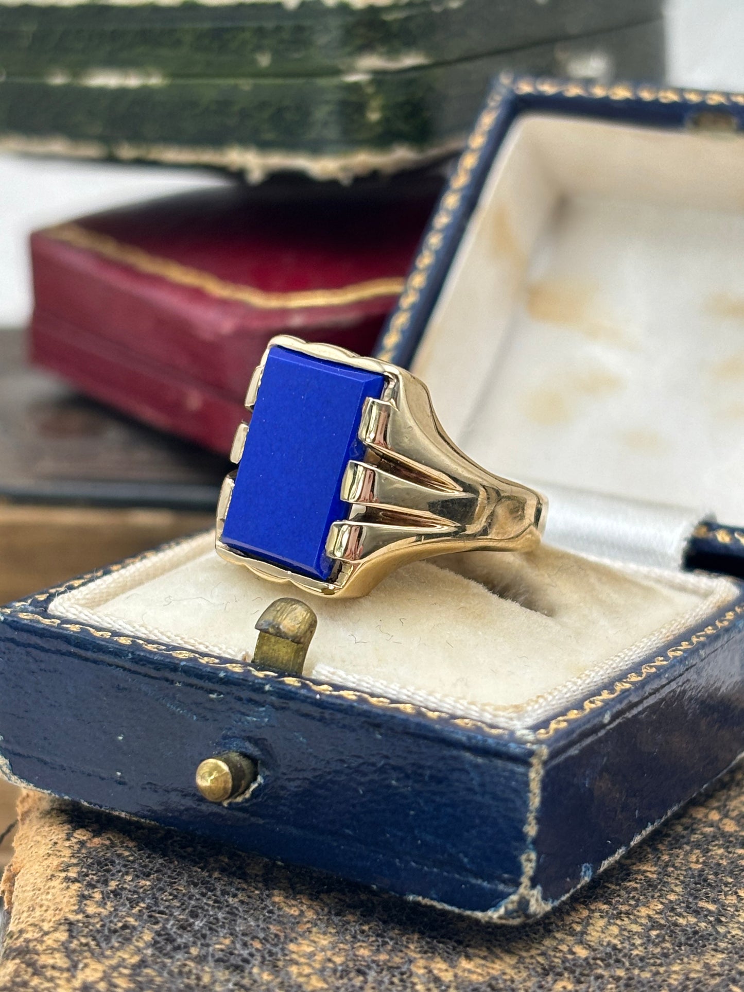 Vintage 9ct Yellow Gold Signet Ring Lapis Lazuli