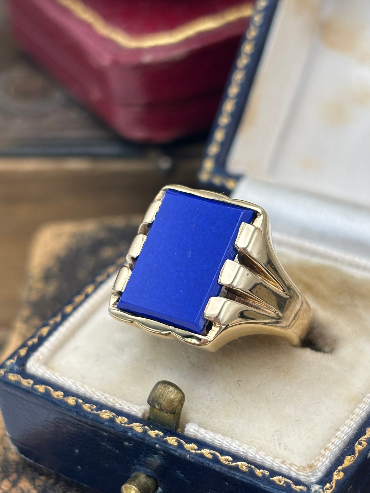 Vintage 9ct Yellow Gold Signet Ring Lapis Lazuli