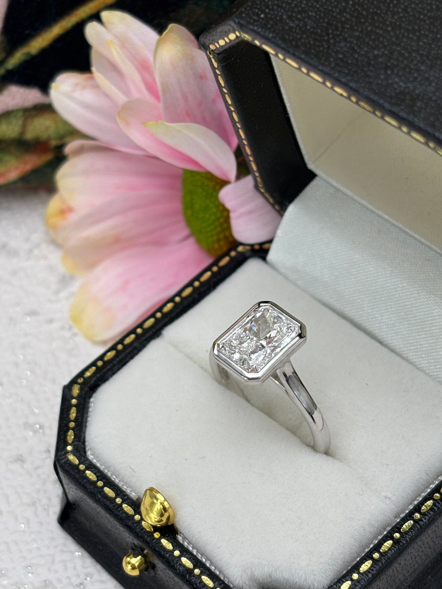 Platinum Radiant Cut Diamond Solitaire 2.00ct - Lab-created