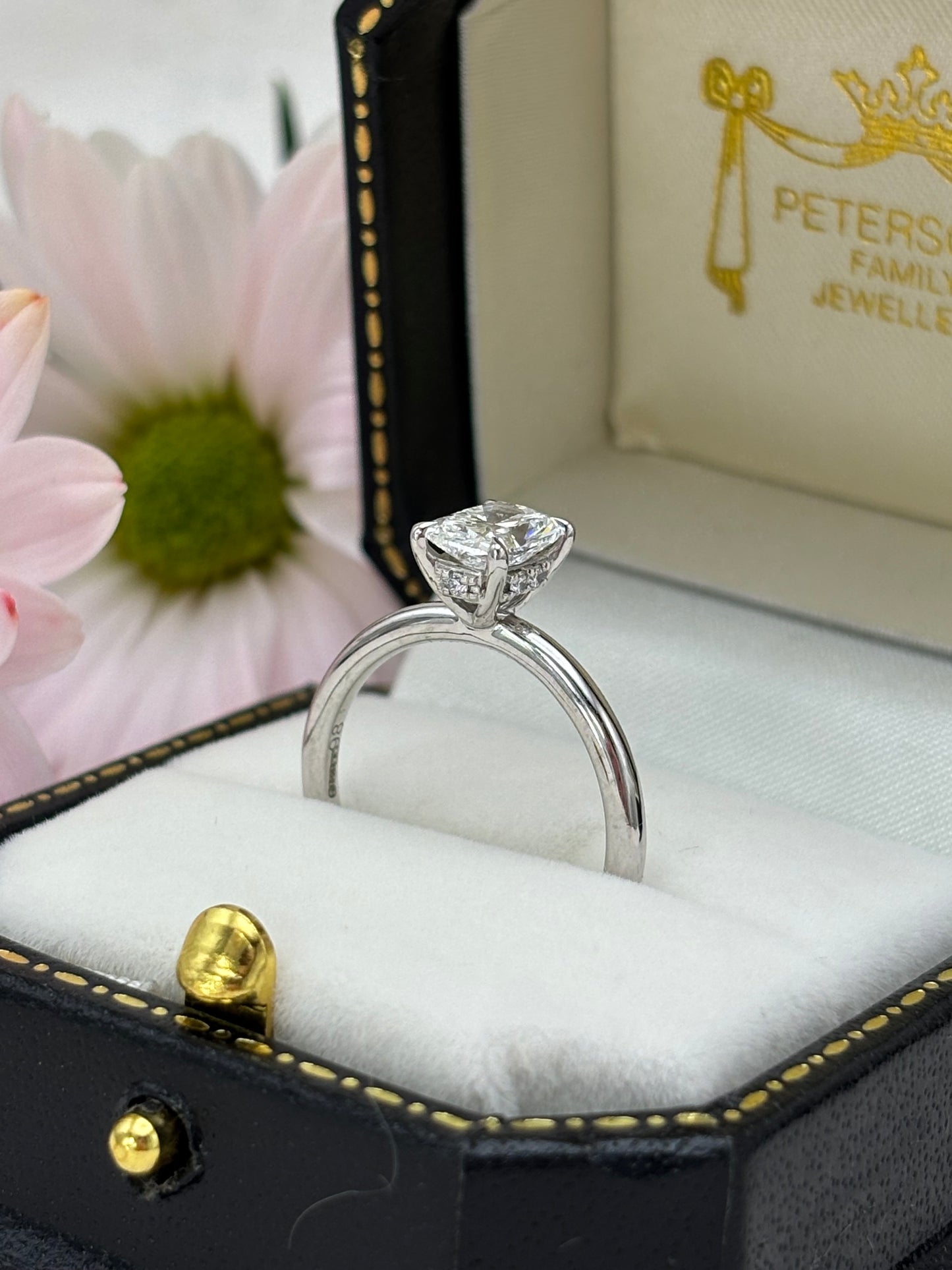 Platinum Radiant Cut Diamond Solitaire 1.00ct - Lab-created