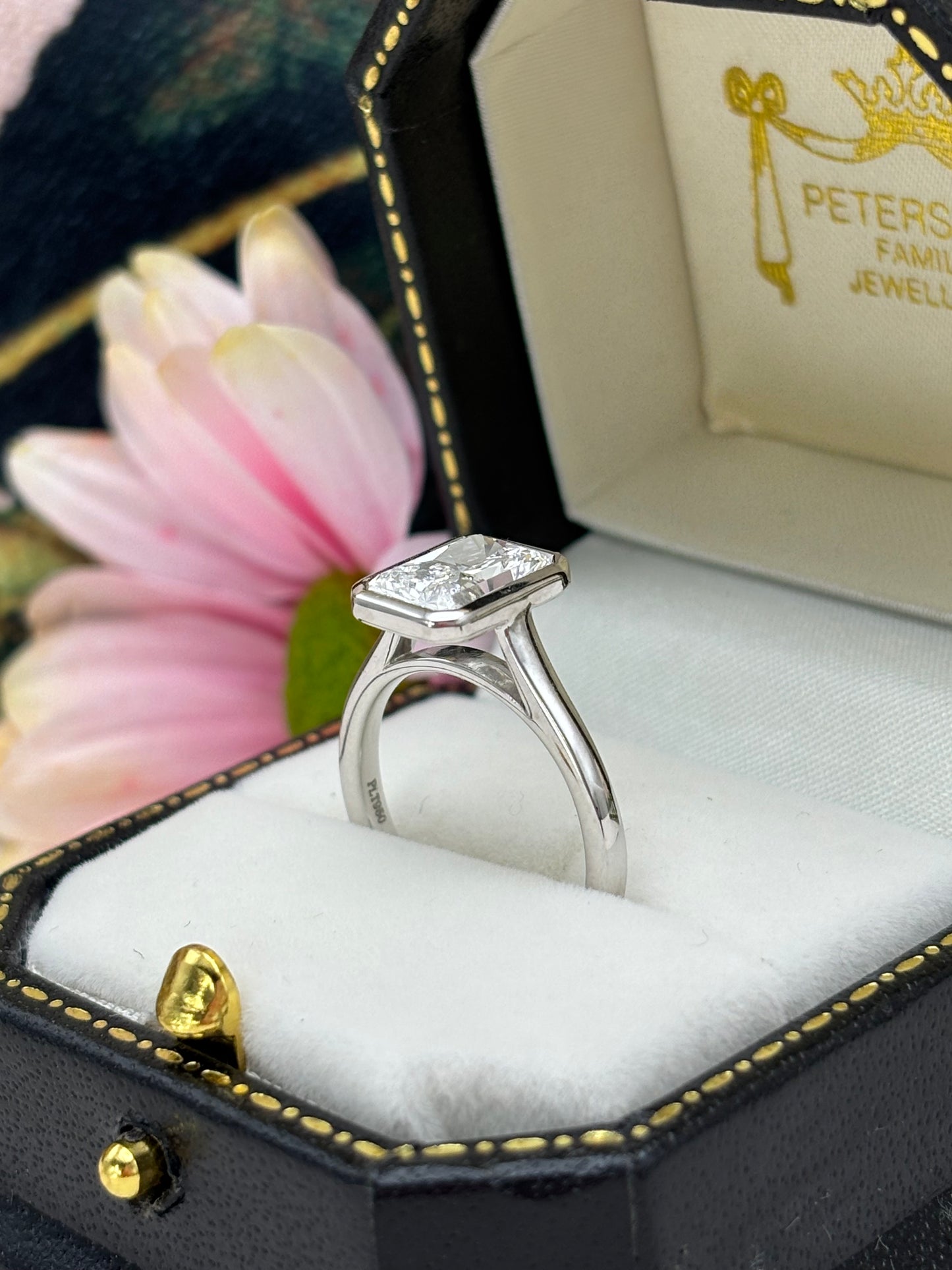 Platinum Radiant Cut Diamond Solitaire 2.00ct - Lab-created